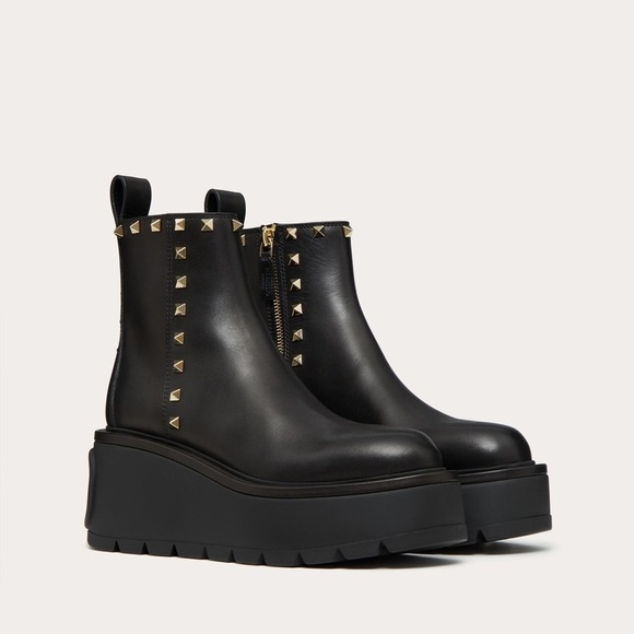 Valentino Garavani Black Leather V logo uniqueform calfskin ankle boots EU 37.5 - Picture 4 of 13